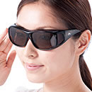 目元を守るUVカットサングラス