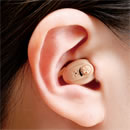 ＜ニコン・エシロール＞補聴器イヤファッション